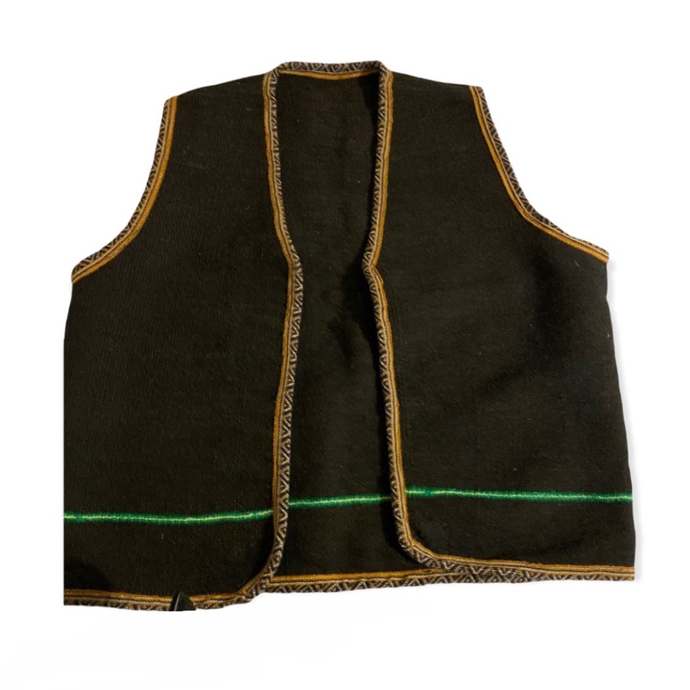 Andean handcrafted vest made of heavy sheep loom from Cuzco - Peru